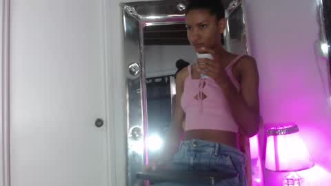 Snapshot of mailyn_gold chatting on 29, 4, 2026 mailyn_gold online show from 29, 4, 2026