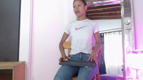 Snapshot of mailyn_gold chatting on 4, 5, 2026 mailyn_gold online show from 4, 5, 2026