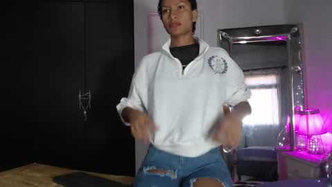 Snapshot of mailyn_gold chatting on 7, 5, 2026 mailyn_gold online show from 7, 5, 2026