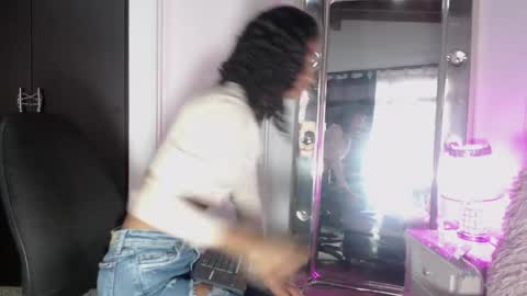 Snapshot of mailyn_gold chatting on 8, 5, 2026 mailyn_gold online show from 8, 5, 2026