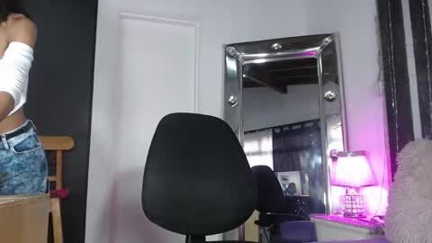 Snapshot of mailyn_gold chatting on 23, 5, 2026 mailyn_gold online show from 23, 5, 2026