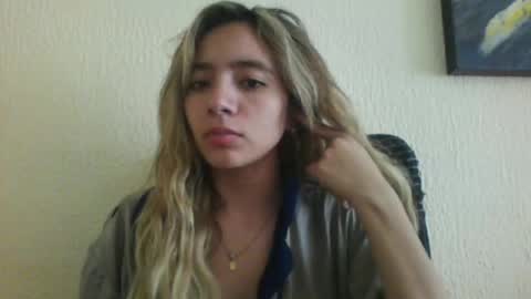 Snapshot of majo_gomezz chatting on 1, 12, 2025 majo_gomezz online show from 1, 12, 2025