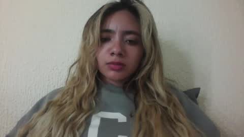 Snapshot of majo_gomezz chatting on 19, 12, 2025 majo_gomezz online show from 19, 12, 2025