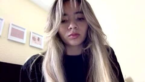 Snapshot of majo_gomezz chatting on 4, 4, 2026 majo_gomezz online show from 4, 4, 2026