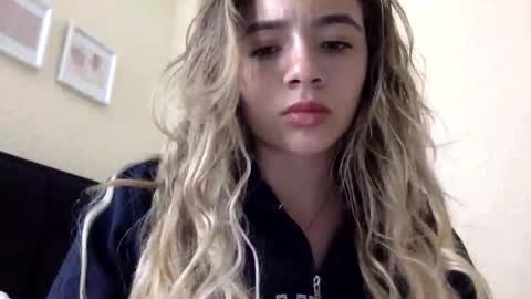 Snapshot of majo_gomezz chatting on 16, 4, 2026 majo_gomezz online show from 16, 4, 2026
