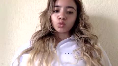 Snapshot of majo_gomezz chatting on 16, 4, 2026 majo_gomezz online show from 16, 4, 2026