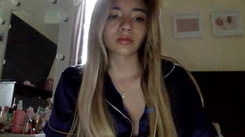 Snapshot of majo_gomezz chatting on 23, 4, 2026 majo_gomezz online show from 23, 4, 2026