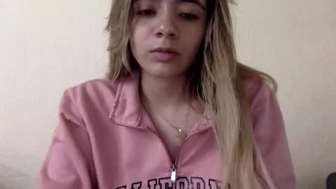 Snapshot of majo_gomezz chatting on 27, 4, 2026 majo_gomezz online show from 27, 4, 2026