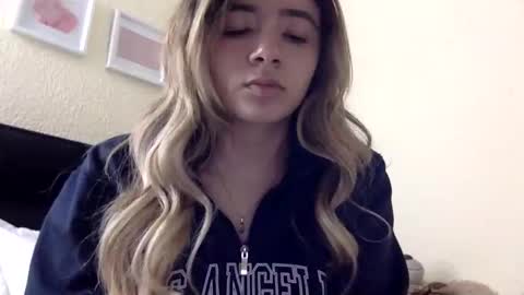 Snapshot of majo_gomezz chatting on 18, 5, 2026 majo_gomezz online show from 18, 5, 2026