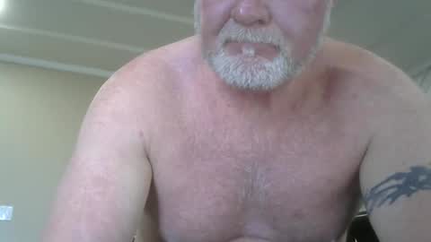 Snapshot of makinit08 chatting on 15, 4, 2026 makinit08 online show from 15, 4, 2026