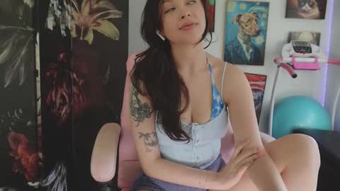 Snapshot of makiyahbelle2 chatting on 3, 12, 2025 MakiyahBelle online show from 3, 12, 2025