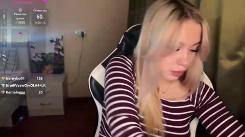 Snapshot of maksisisia chatting on 9, 11, 2025 maksisisia online show from 9, 11, 2025