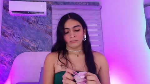 malaia thompson  online show from 15, 4, 2026
