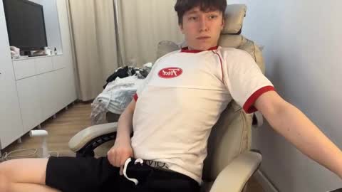 Snapshot of malcolm_yang chatting on 27, 10, 2025 Tom and Mark 3 online show from 27, 10, 2025