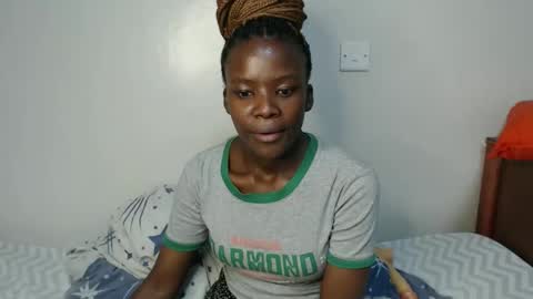 Snapshot of malia_latifa chatting on 2, 11, 2025 lati online show from 2, 11, 2025