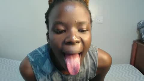 Snapshot of malia_latifa chatting on 26, 11, 2025 lati online show from 26, 11, 2025