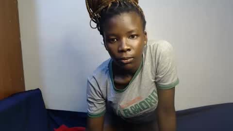 Snapshot of malia_latifa chatting on 1, 12, 2025 lati online show from 1, 12, 2025