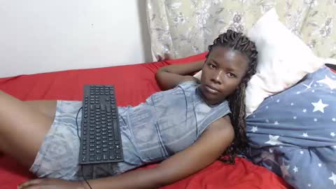 Snapshot of malia_latifa chatting on 16, 12, 2025 lati online show from 16, 12, 2025