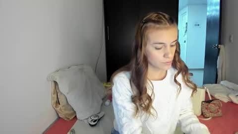 Snapshot of malucam_06 chatting on 21, 1, 2025 instagram nueela online show from 21, 1, 2025
