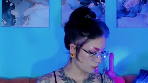 Snapshot of mamushka_ chatting on 19, 11, 2025 online show from 19, 11, 2025