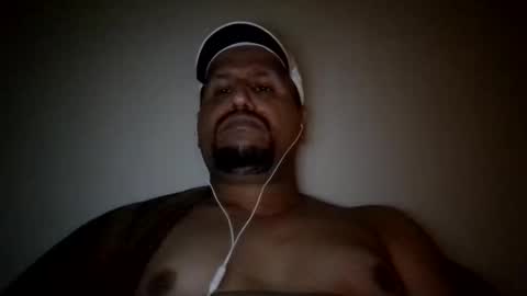 Snapshot of man_new chatting on 5, 1, 2025 Man new online show from 5, 1, 2025