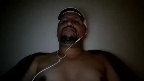 Snapshot of man_new chatting on 12, 10, 2025 Man new online show from 12, 10, 2025