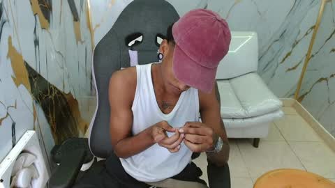 Snapshot of man_sant11 chatting on 6, 4, 2026 man_sant11 online show from 6, 4, 2026