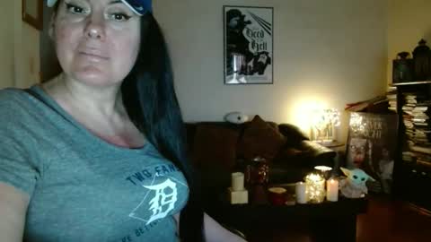 mandaloriangirlsfight online show from 16, 4, 2026