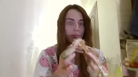 MandiBrooks online show from 8, 9, 2025