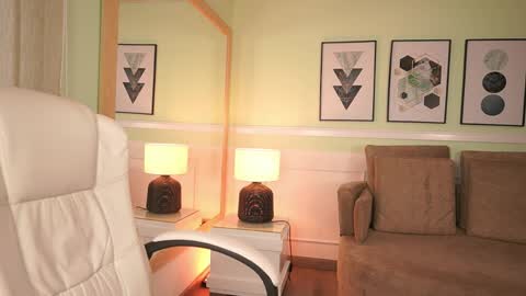 Snapshot of mandycollins_ chatting on 9, 4, 2026 Mandy Collins online show from 9, 4, 2026