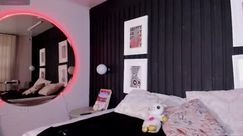 manelyk_evanss online show from 18, 3, 2026