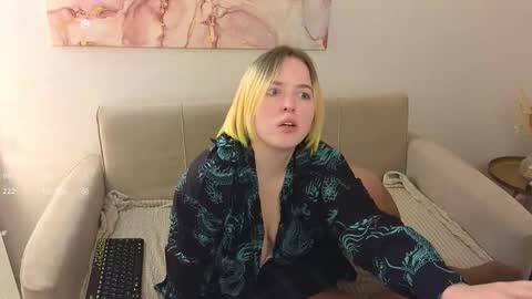 Snapshot of manic_pixie_ chatting on 11, 2, 2025 manic_pixie_ online show from 11, 2, 2025