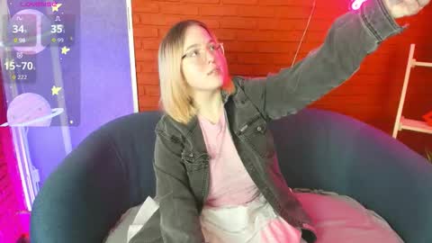 Snapshot of manic_pixie_ chatting on 17, 10, 2025 manic_pixie_ online show from 17, 10, 2025