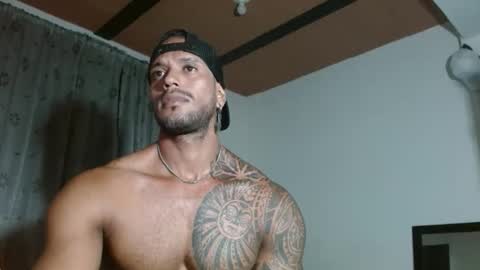 Snapshot of manolofitt chatting on 27, 10, 2025 Manolo online show from 27, 10, 2025