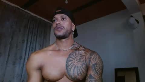 Snapshot of manolofitt chatting on 29, 10, 2025 Manolo online show from 29, 10, 2025