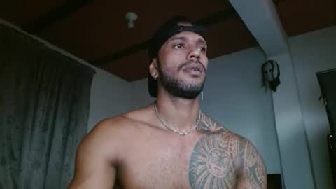 Snapshot of manolofitt chatting on 8, 11, 2025 Manolo online show from 8, 11, 2025