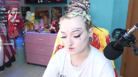 Manuela online show from 2, 2, 2025