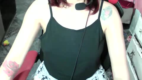 Snapshot of manuescarlate13 chatting on 6, 11, 2025 Manu Escarlate online show from 6, 11, 2025