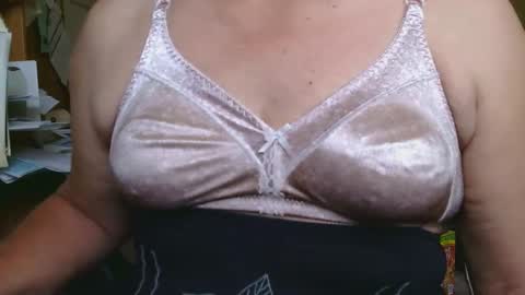 manwithboobs online show from 18, 9, 2025