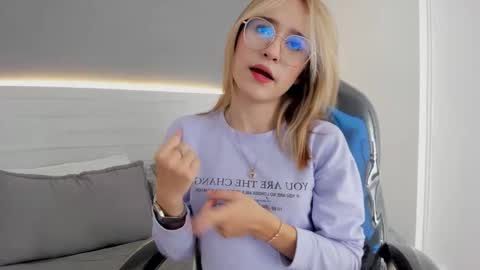 mara_33 online show from 13, 12, 2025