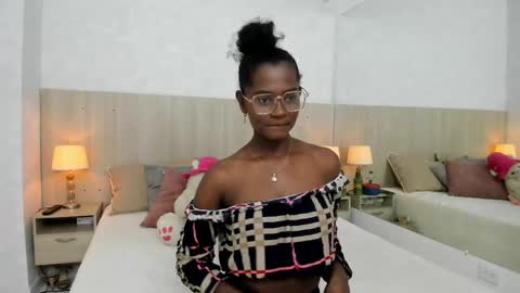 Snapshot of mara_sinclair chatting on 7, 6, 2026 Mara Sinclair online show from 7, 6, 2026