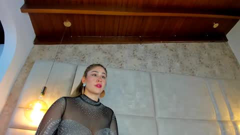 Mara Torres online show from 28, 12, 2024