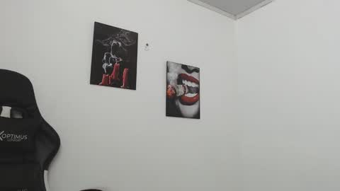 Snapshot of marce0001 chatting on 5, 11, 2025 Marcela online show from 5, 11, 2025