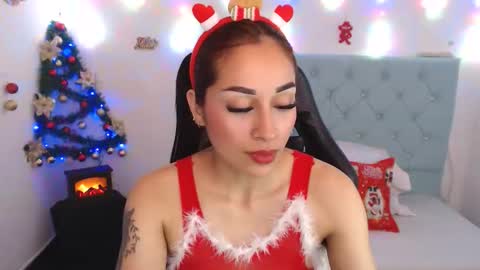 Snapshot of marce0001 chatting on 4, 12, 2025 Marcela online show from 4, 12, 2025