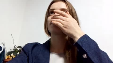 Snapshot of marcelabodi chatting on 17, 12, 2025 marcelabodi online show from 17, 12, 2025