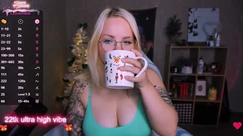 Snapshot of marcelinepeach chatting on 19, 12, 2024 Sara online show from 19, 12, 2024