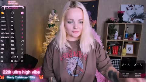 Snapshot of marcelinepeach chatting on 25, 12, 2024 Sara online show from 25, 12, 2024