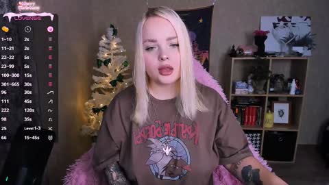 Snapshot of marcelinepeach chatting on 28, 12, 2024 Sara online show from 28, 12, 2024