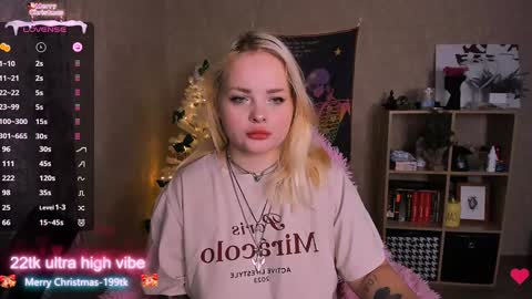 Snapshot of marcelinepeach chatting on 30, 12, 2024 Sara online show from 30, 12, 2024