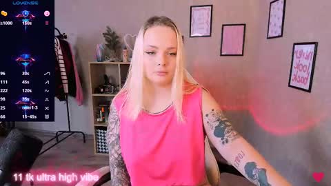 Snapshot of marcelinepeach chatting on 20, 2, 2025 Sara online show from 20, 2, 2025